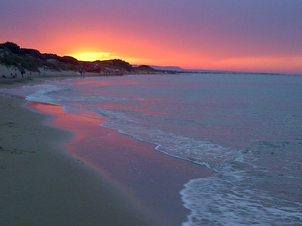 Monopoli, tramonto sul mare